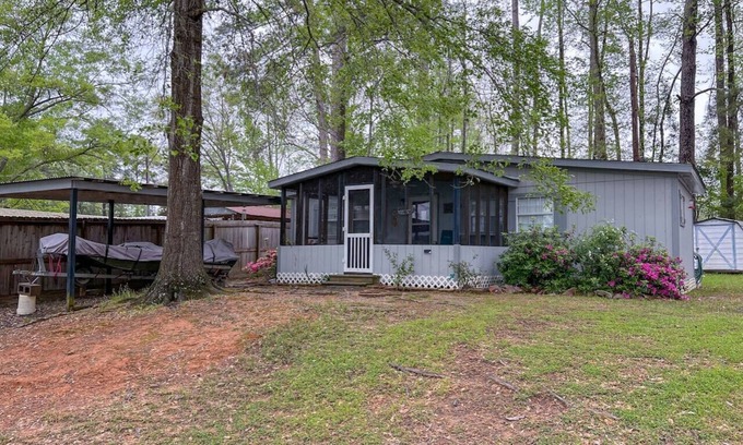 Negreet Cottage | Shirley's Place on Negreet Creek