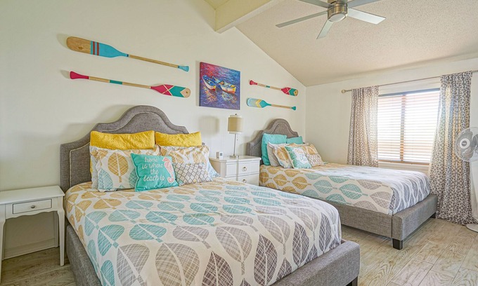 Holiday Isle House | Shoreline Towers Townhome 2~Sleeps 8, Steps to Beach, Pool, Lake Monthly Rates!