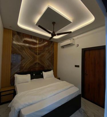 Misrikh Hotel | Shree Premanand Dham Naimisharanya