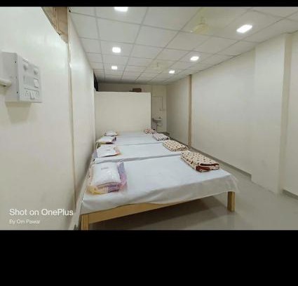 Pandharpur Hotel | Shree Radhesh Bhakt Niwas