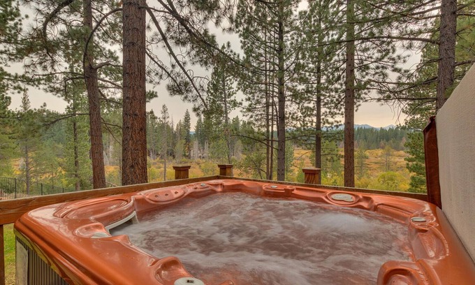 Black Bart House | Shuffleboard Table, Spa, Pool Table, Foosball, 5 mins to Heavenly, Lake, Casinos: Black Bart Estate