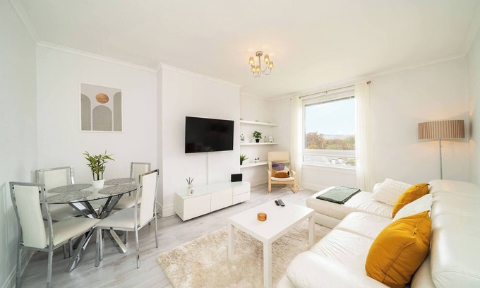 Murthill Apartment | Sidlaw View - 3 Bed with Style