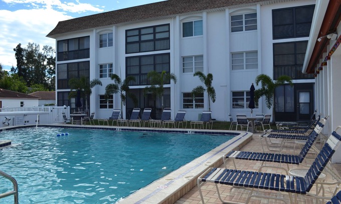 Siesta Key Condo | Siesta Key Condo/Walk to the Beach/Heated Pool