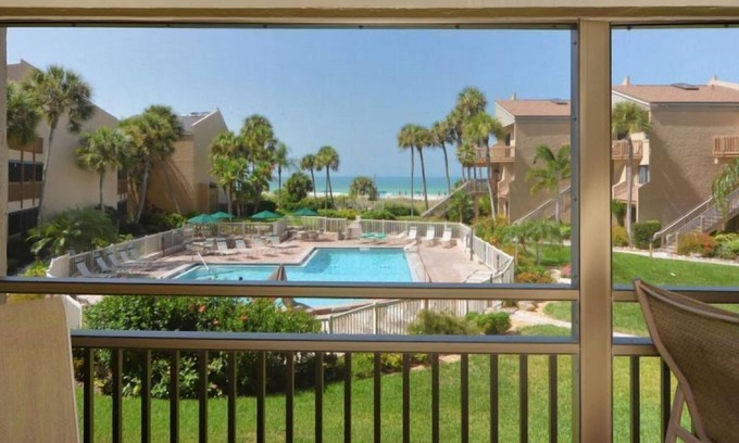 Siesta Key Condo | SIESTA KEY! MIDNIGHT COVE 2/2 GULFRONT! BOOKING FOR SUMMER/FALL 2023 NOW!