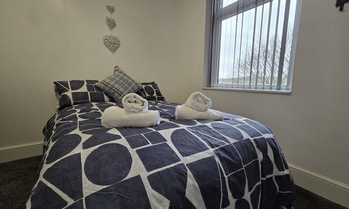 Brierfield Apartment | Signature Double Room Ensuite with Shower Room 2