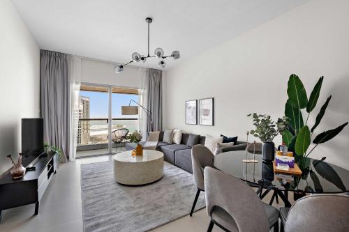 Abu Dhabi Apartment | Silkhaus Modern Chic 1BDR in a New Tower