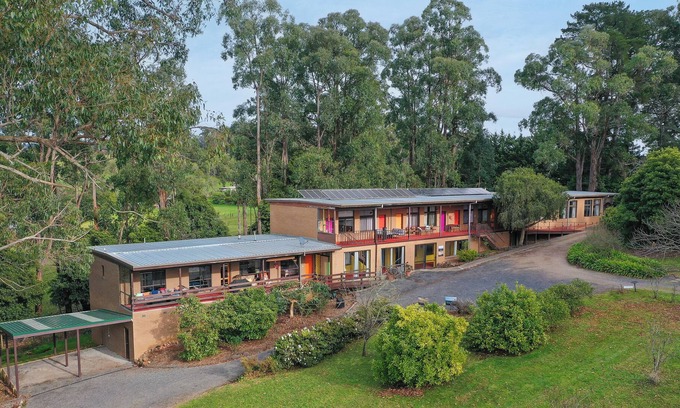 Silvan Cabin | Silvan Valley Lodge - Multi Accommodation Suites