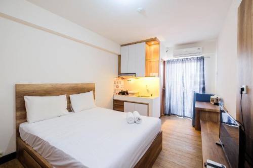Depok Apartment | Simple and Homey Studio Room at Cinere Resort Apartment By Travelio