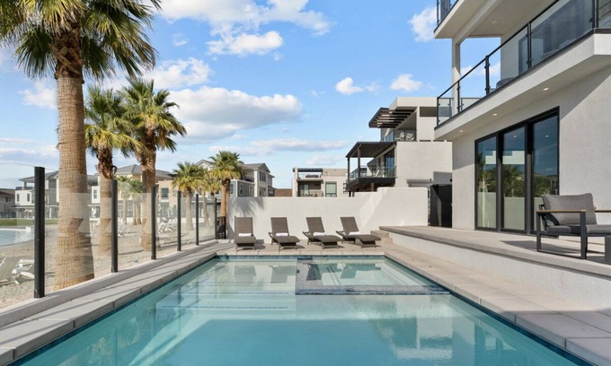 St. George House | Simply BeUTAHful at Desert Color (by Ember Stays)