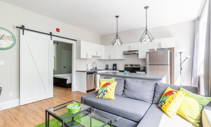 Beasley Apartment | SimplyComfort. Stylish 2Br Apartment in the Heart of Hamilton