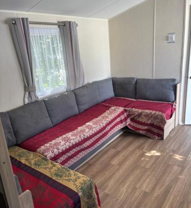 Clacton-on-Sea Cabin | Singh&Leite Family caravan for 10 people with 2toilets and lovely Decking