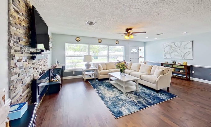 Harbor Bluffs House | Single-level home with enclosed yard, screened lanai, AC, & washer/dryer