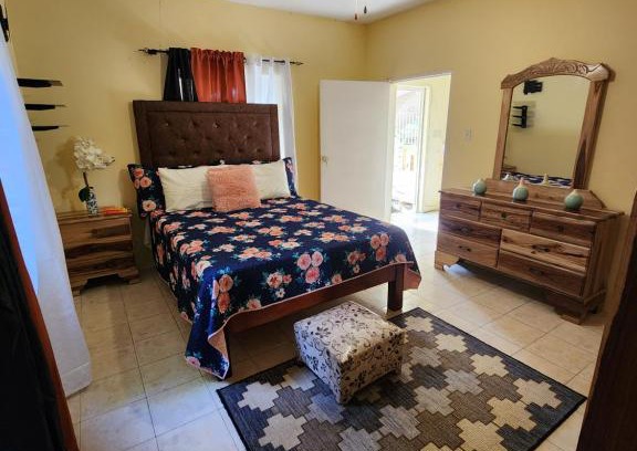 Steer Town Apartment | Single Room on Farcas Drive