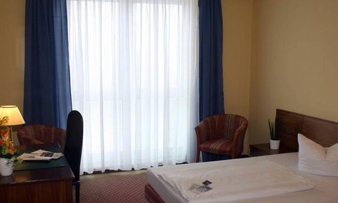 Kesselsdorf House | Single room queen-size, shower or bath, WC - Quick Hotel Dresden West