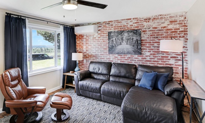 Northtown House | Single Story Home - Great View, King Bed, Fenced Yard, AC