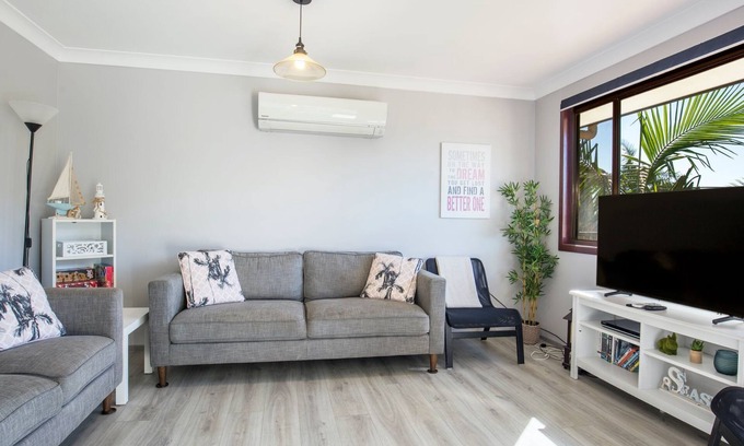 Sanctuary Point House | Sirius Retreat - Pet Friendly - 3 Mins Walk to St. George Basin