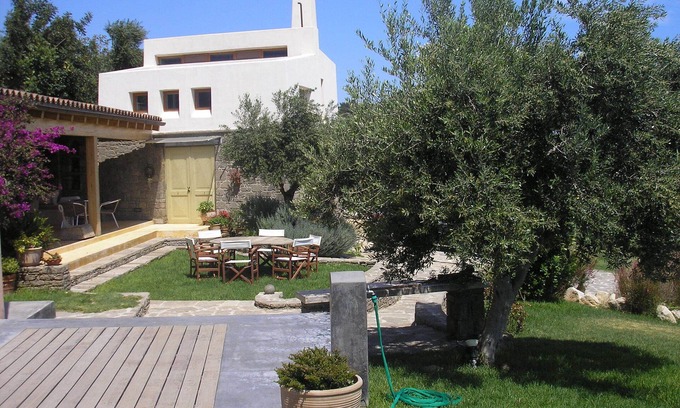 Ferma Cottage | Situated at a panoramic location in the middle of vineyards and olive groves