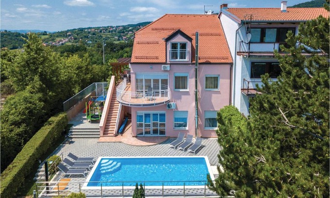 Zagreb House | Six-Bedroom Holiday Home in Zagreb