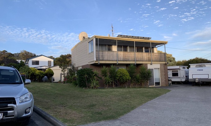 Skenes Creek House | Skenes Creek Beach Shack - Cheerful Coastal 2 Bedroom Escape