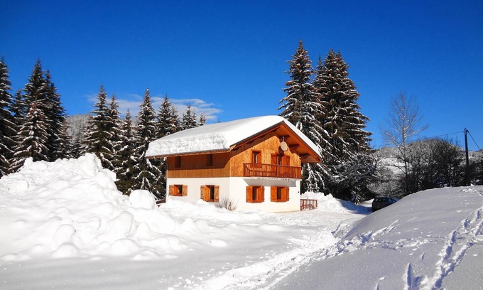 Notre-Dame-de-Bellecombe Ski Chalet | Ski Chalet with sauna, jacuzzi near ski lifts, in tranquil location near Megeve