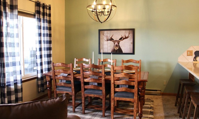 Wildernest Condo | ●■♦︎Ski Getaway❄︎ Stunning Mountain Views - HotTub