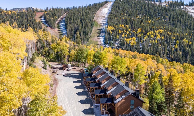 Beaver Cabin | Ski In/Out Condo at Eagle Point Resort, Sleeps 10, Fast WiFi, Remodeled