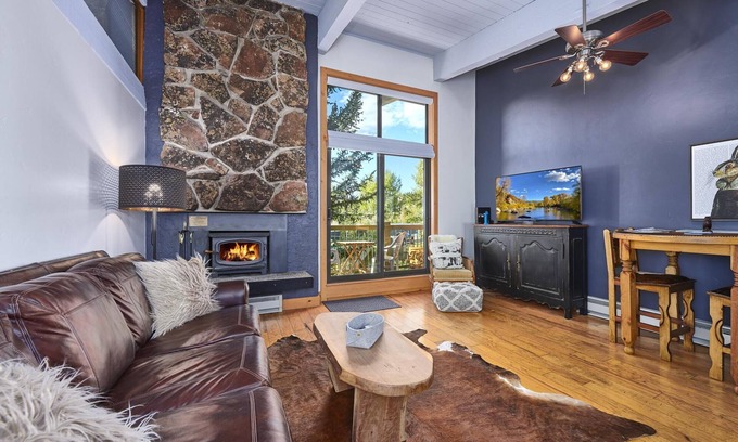 Steamboat Springs Condo | ✨ Ski-In/Out Mountain Complex ⎮WIFI + Fireplace + Clubhouse