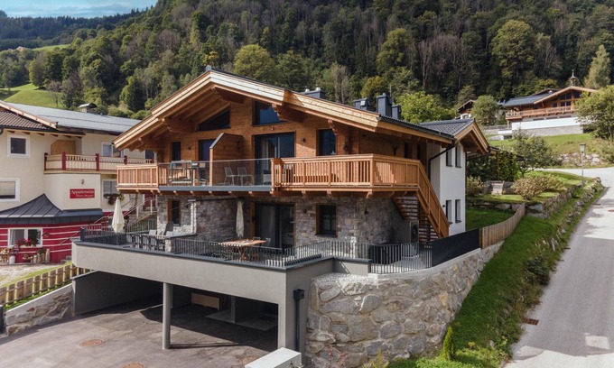 Bramberg am Wildkogel Ski Chalet | Ski-in/ski-out luxury lodge with balcony terrace sauna