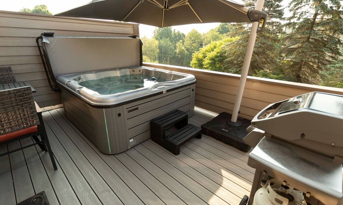 Seven Springs Condo | Ski In/Ski Out Condo in Sunridge with Private Hot Tub