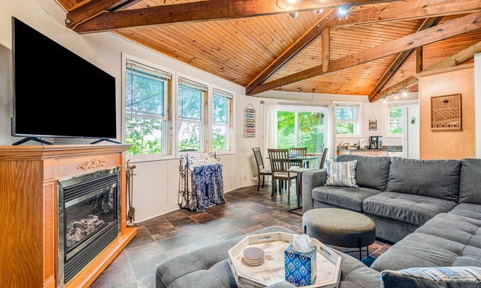 Sugar Mountain House | Ski-in/ski-out roundhouse with ski slope access and streaming services