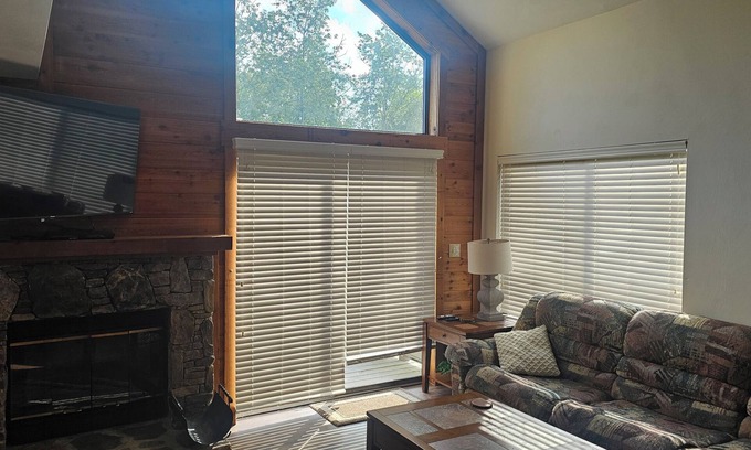 Champion Condo | SKI IN - SKI OUT@ SEVEN SPRINGS FRESH TRACKS! AUTUMN FEST GETAWAY! TOP MOUNTAIN