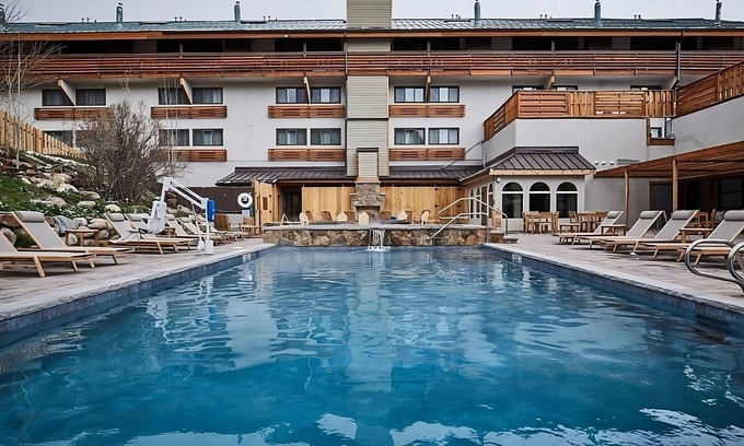 Vail Hotel | Skiing Adventures Await in Vail: Private Balcony, Mountain View, Spa & Pool