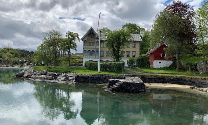 Gulen Municipality Hotel | Skjerjehamn