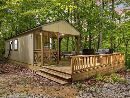 Stanton House | SKYBRIDGE HILLTOP CABIN, COZY wd HOTTUB