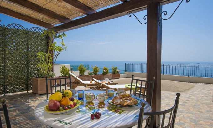 Praiano House | SKYLINE - BEST VIEW AND RELAXING PLACE by Sosòre Holiday Homes