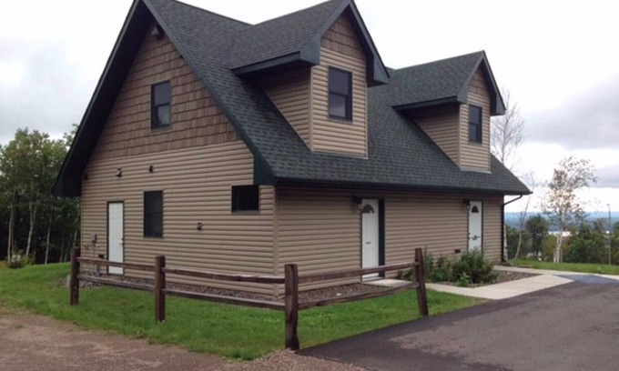 Bayview Heights House | Skyline Duluth-Spirit Mountain