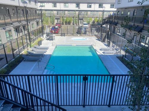 Canmore Apartment | Skyline Peaks- 2 Townhouse Combo - Mountain View AC-Pool-Hot Tub