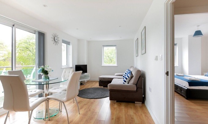 Grange Apartment | Skyvillion - Tower Point Enfield 1Bed With Parking & Balcony