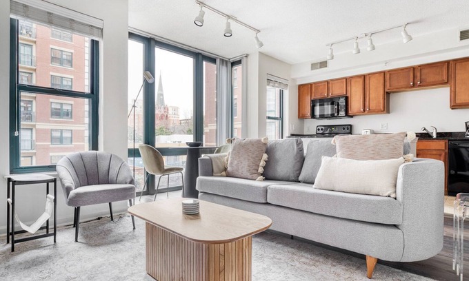 Logan Circle Apartment | Sleek Logan Circle 1BR w/W/D, Gym & Pool, walk to Metro, by Blueground