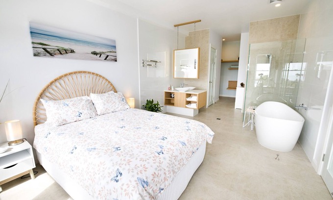 Bogangar Apartment | Sleep 29 in the heart of Cabarita Beach, gateway to the Tweed Coast and Valley.