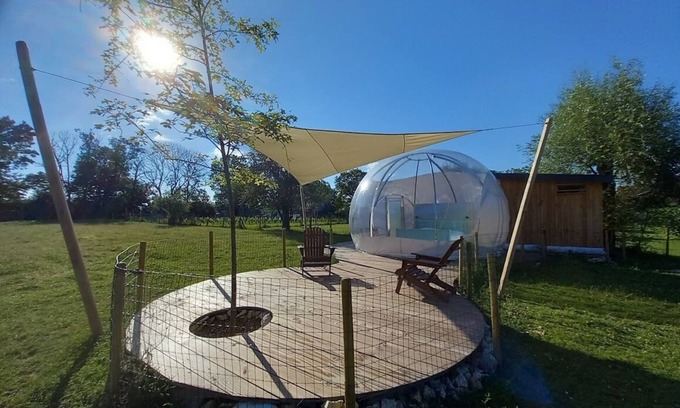 Herry Bed & Breakfast | Sleep under the starry night sky in our "Bulle des Alpagas.
