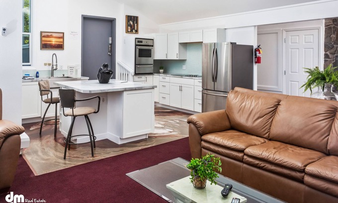 Huffman - O' Malley Apartment | Sleeping Lady Mountain View(The WOW Factor) Suite
