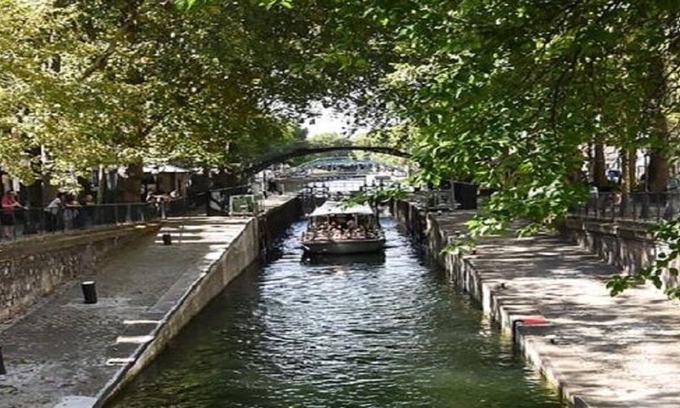 Porte-Saint-Martin Apartment | SLEEPS 17!THE PERFECT COURTYARD HOME FOR A FAMILY GATHERING - CANAL SAINT MARTIN