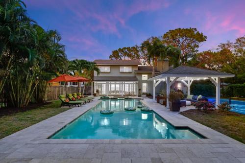 Seminole House | Sleeps 18 - Pool Slide Pickleball & Fire Pit