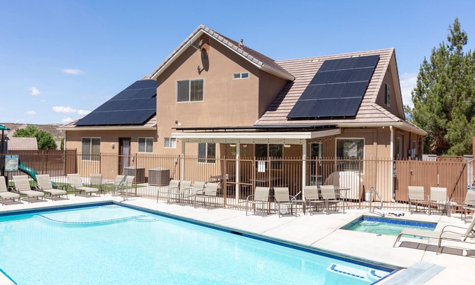 La Verkin House | Sleeps 32! Great for Families, Private Fenced Pool, Spa/Hot Tub, Play Gym, BBQ