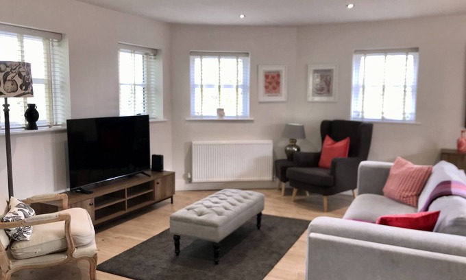 Wisbech Apartment | Sleeps 4 in 2 En-suite bedrooms Apartment just 1/2 mile from Wisbech Town centre