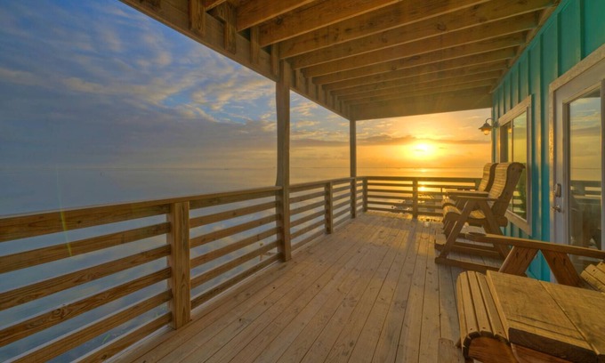 Flour Bluff House | Sleeps 54, 5 Homes | Private Boat Dock, Waterfront Pool & Views | Laguna Village