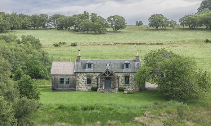 Nethy Bridge Cottage | Sleeps 6 in 1 double bedroom and 2 twin rooms