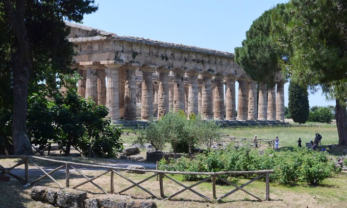 Perdifumo Apartment | Small, fine apartment with panoramic sea views in a tranquil green location