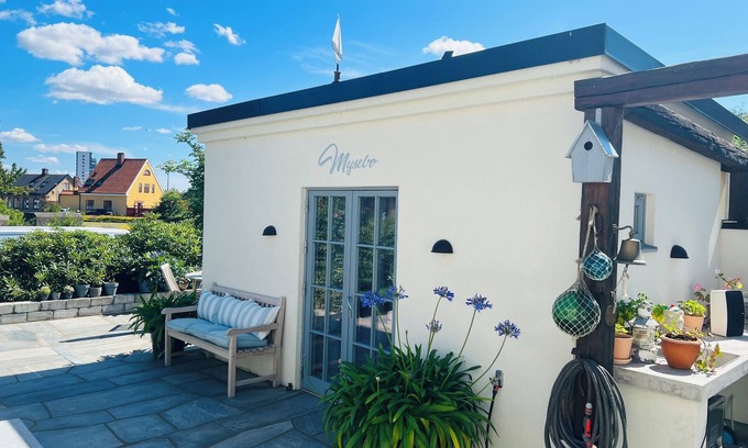 Hoganas Cabin | Small guesthouse in the best location, close to everything!